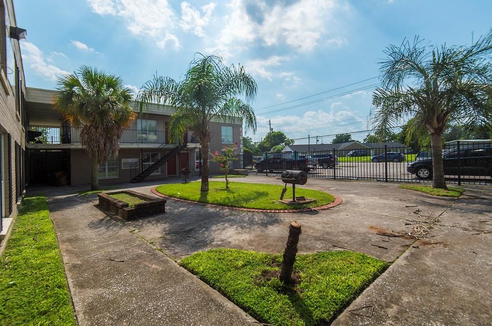 6810 Westover St #19, Houston, TX 77087