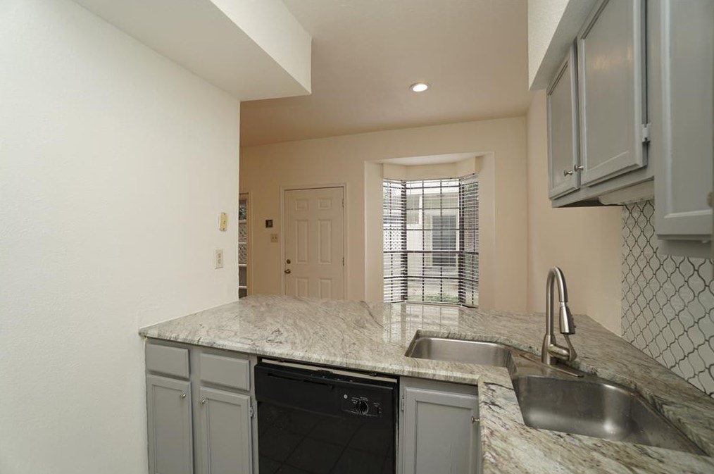 2121 El Paseo St Apt 1503, Houston, TX 77054