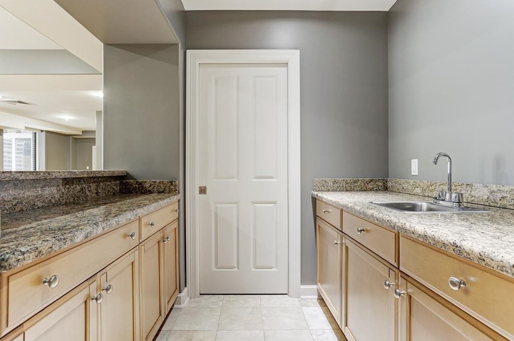 914 Main St Unit 1704, Houston, TX 77002