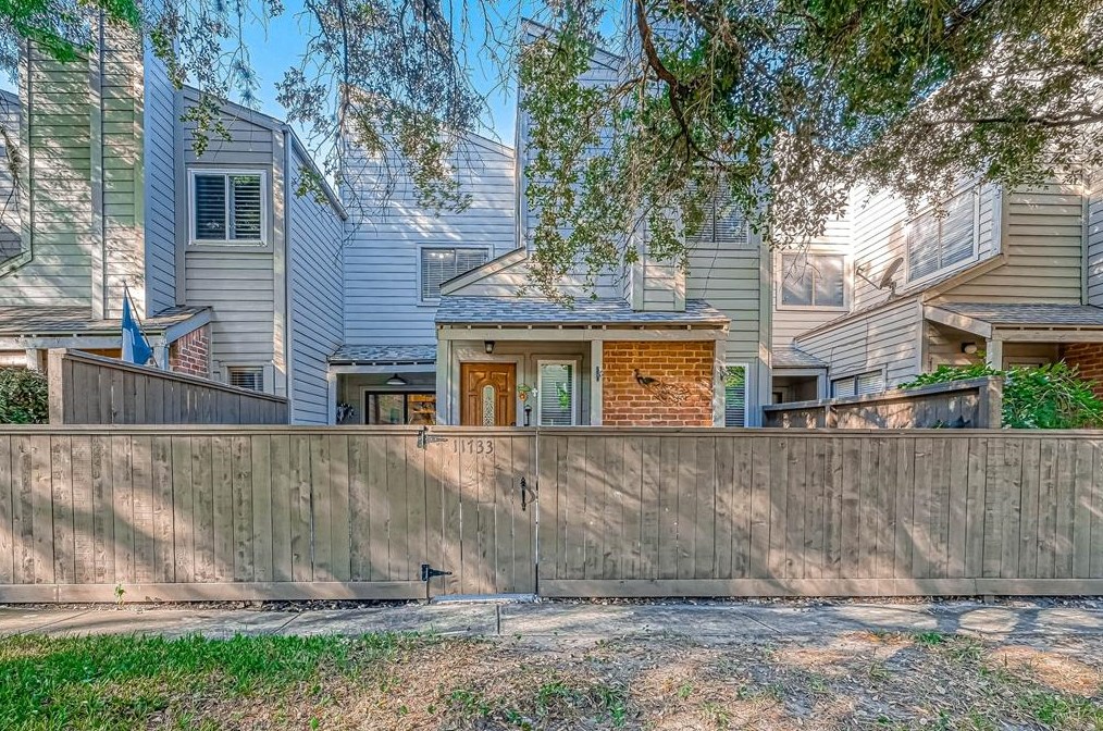 11733 Lakeside Place Dr, Houston, TX 77077