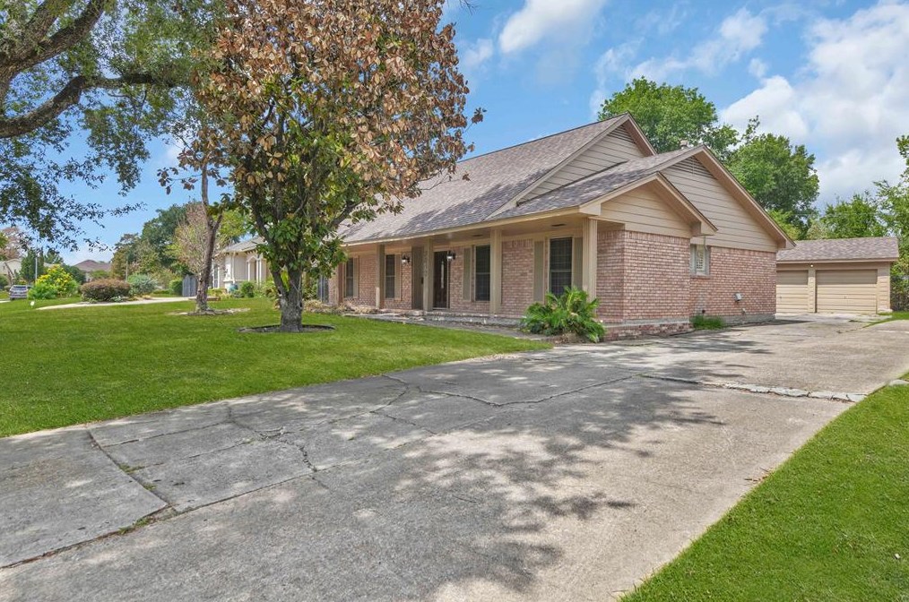 3943 Fernwood Dr, Houston, TX 77021-1521