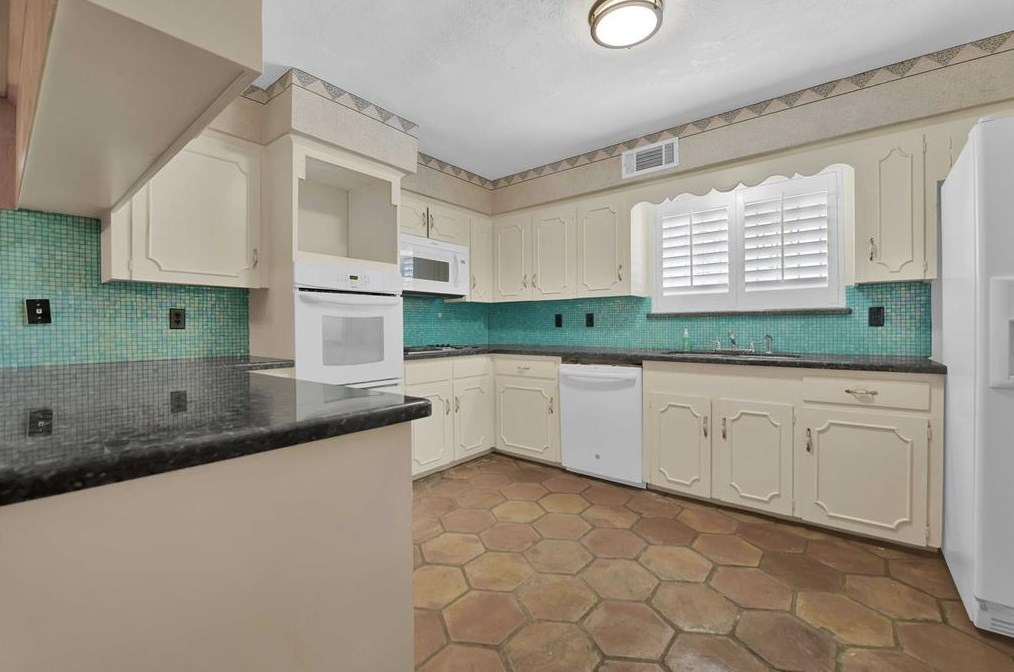 3943 Fernwood Dr, Houston TX  77021-1640 exterior