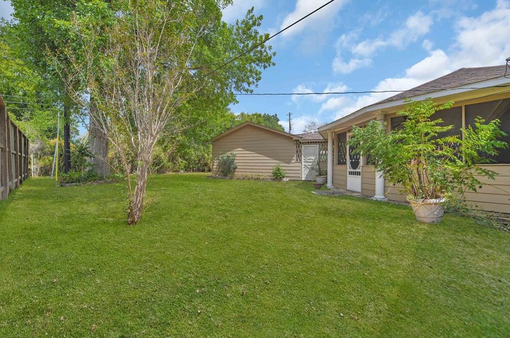 3943 Fernwood Dr, Houston TX  77021-1640 exterior