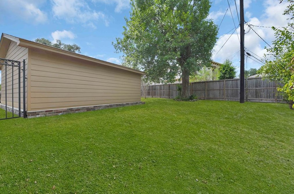 3943 Fernwood Dr, Houston TX  77021-1640 exterior