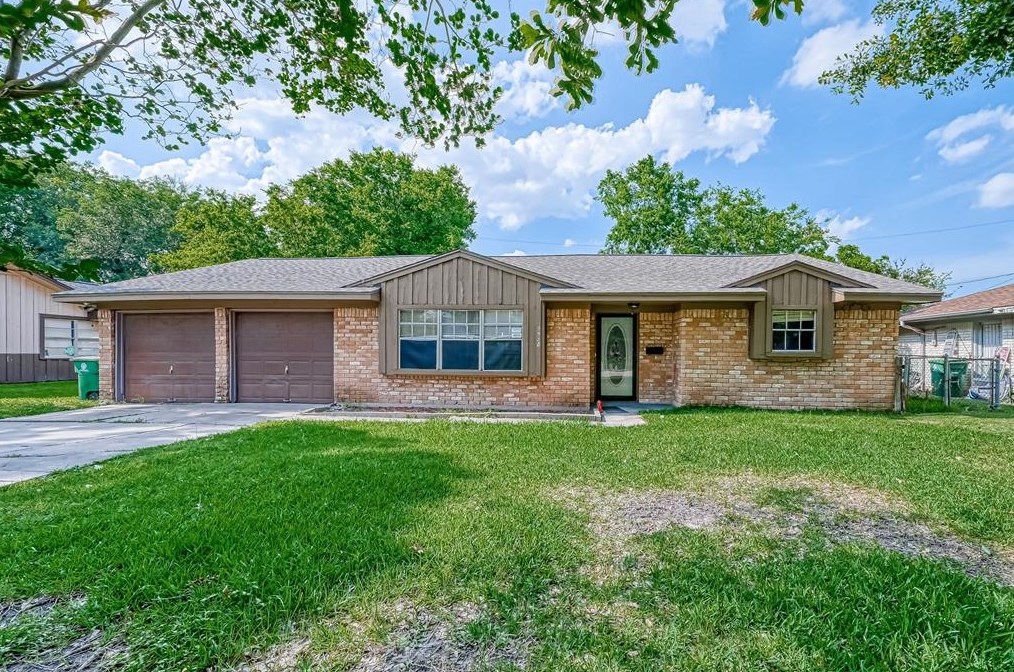 3926 Brookfield Dr, Houston, TX 77045