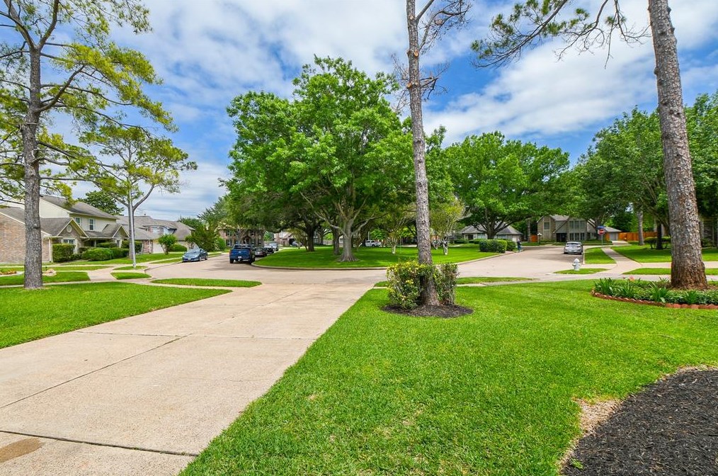 2226 Mill Creek Dr, Sugar Land TX  77478-5246 exterior