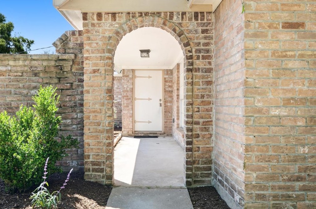 2723 Fontana Dr, Houston, TX 77043-1716
