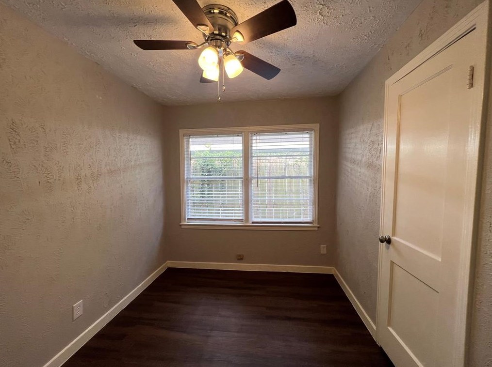 5006 Chennault Rd, Houston TX  77033-2627 exterior