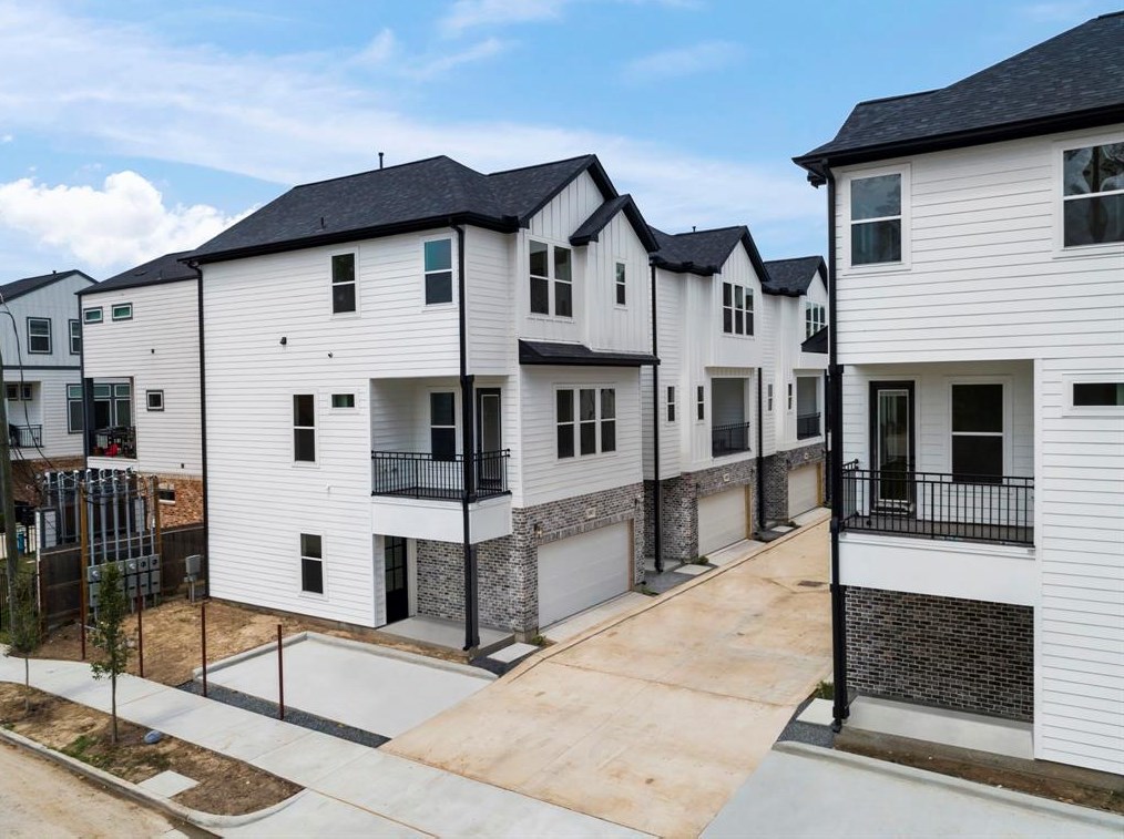 718 Donovan St, Houston, TX 77091-5642