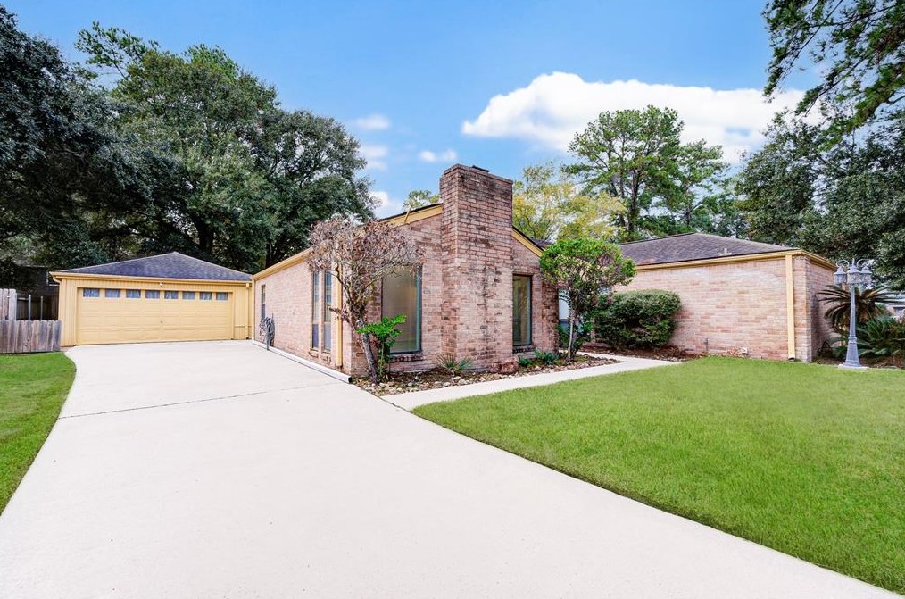 14915 Shady Bend Dr, Houston, TX 77070-2322