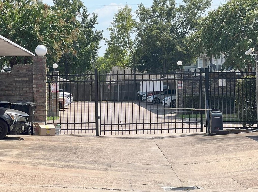 8102 Amelia Rd, Houston TX  77055-2027 exterior