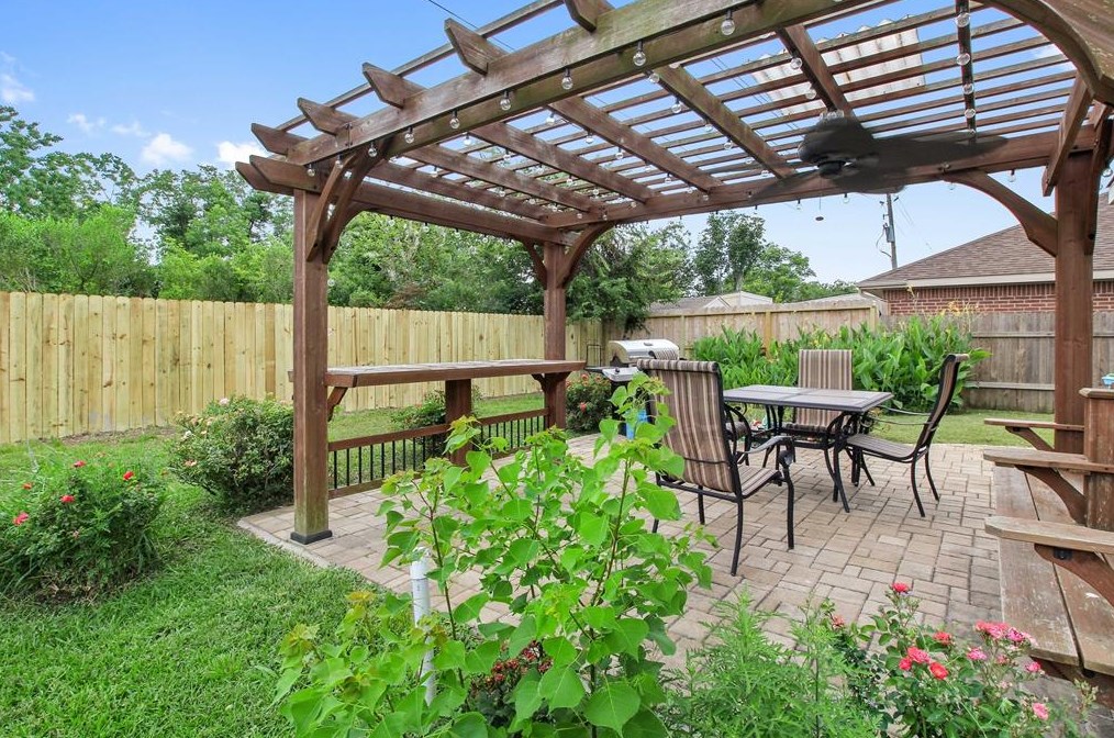 10330 Cades Crk Ct, Houston TX  77089-5916 exterior