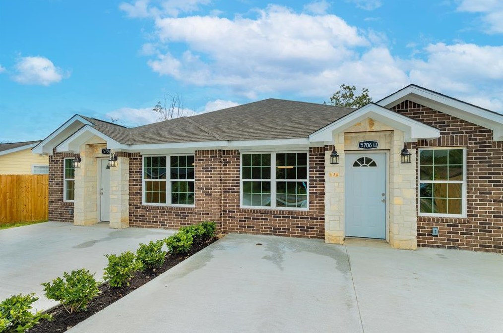 5706 Howell St, Houston, TX 77032-2616