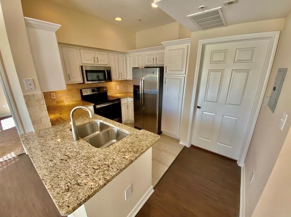 2350 Westcreek Ln #2205, Houston, TX 77027