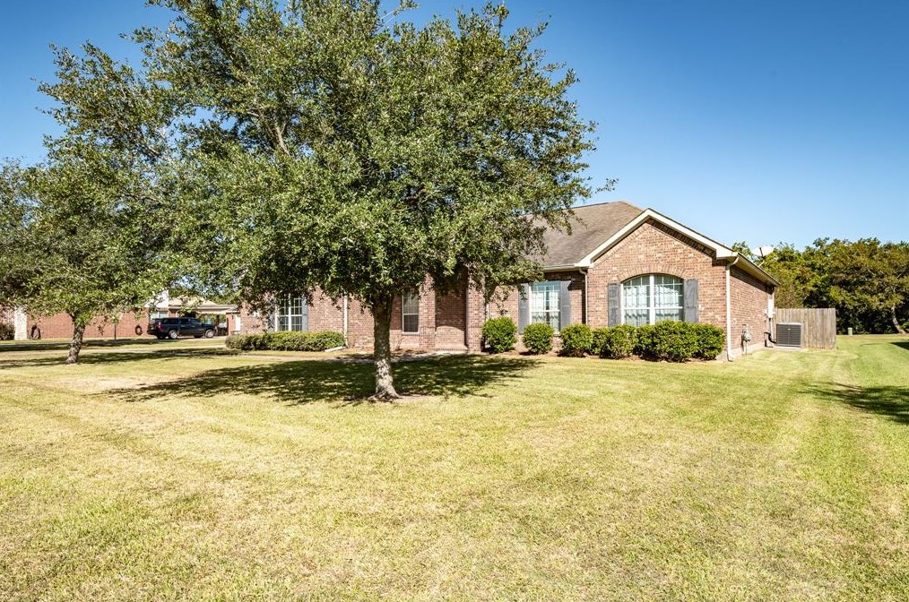 8811 Tumblewood Dr, Baytown, TX 77523-3401
