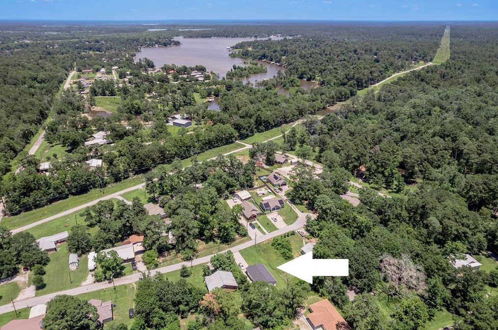 14 Walnut Ln, Huntsville, TX 77320