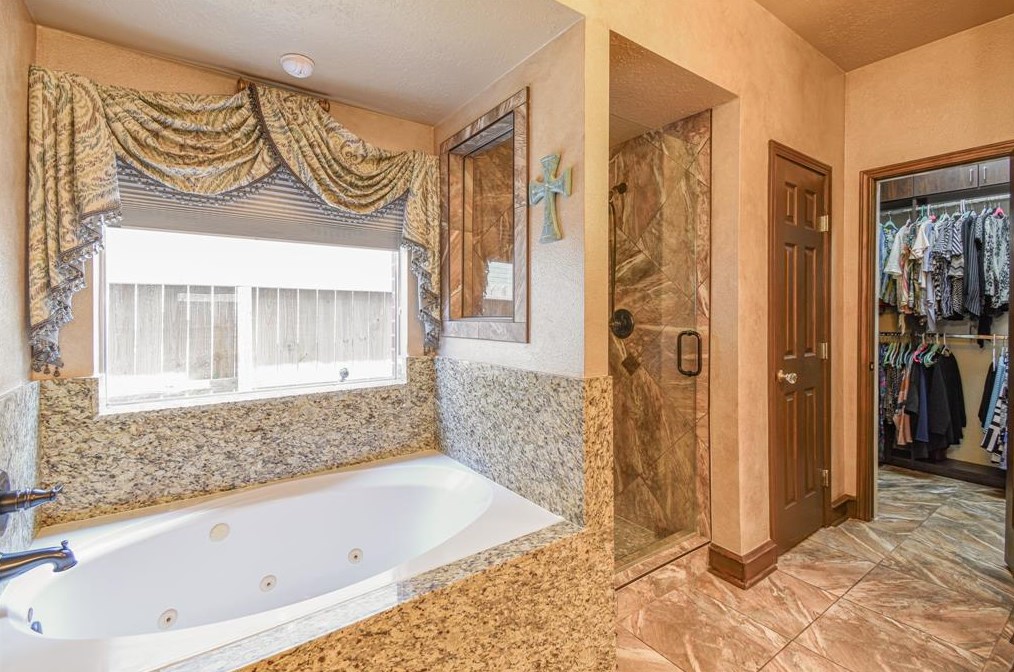 3102 Mossy Elm Ct, Houston TX 77059-3227 exterior