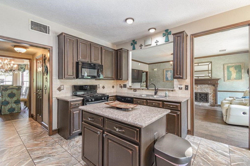 3102 Mossy Elm Ct, Houston TX 77059-3227 exterior