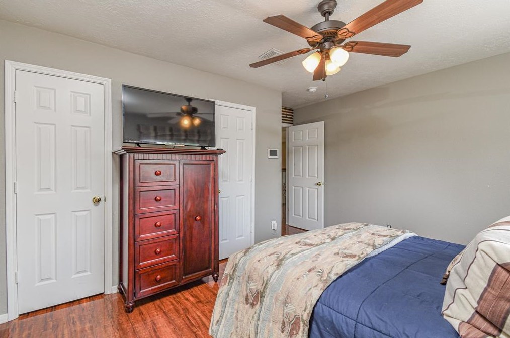 3102 Mossy Elm Ct, Houston TX 77059-3227 exterior