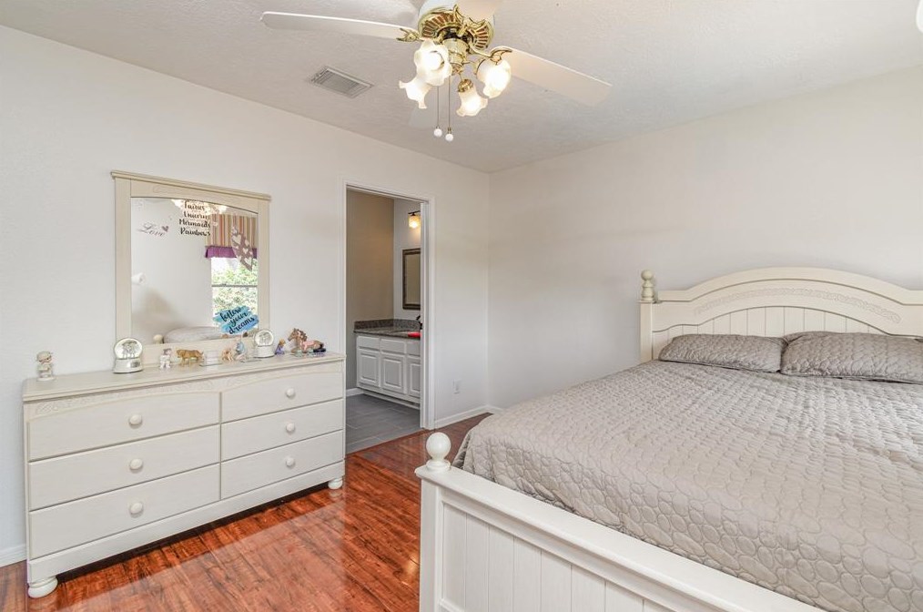 3102 Mossy Elm Ct, Houston TX 77059-3227 exterior