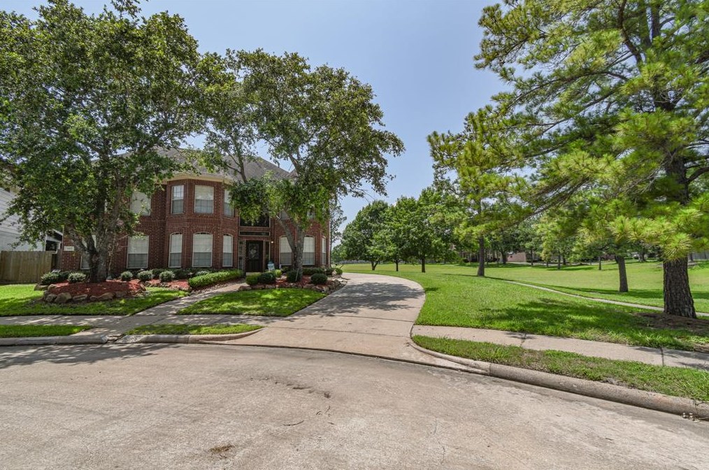 3102 Mossy Elm Ct, Houston TX 77059-3227 exterior