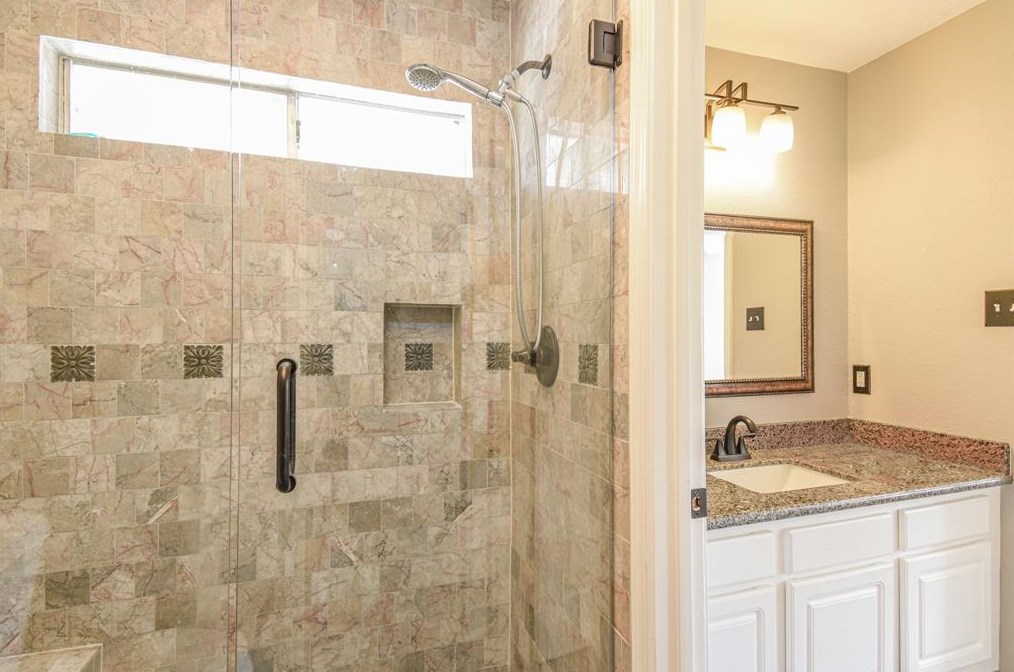 3102 Mossy Elm Ct, Houston TX 77059-3227 exterior