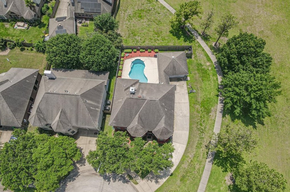 3102 Mossy Elm Ct, Houston TX 77059-3227 exterior