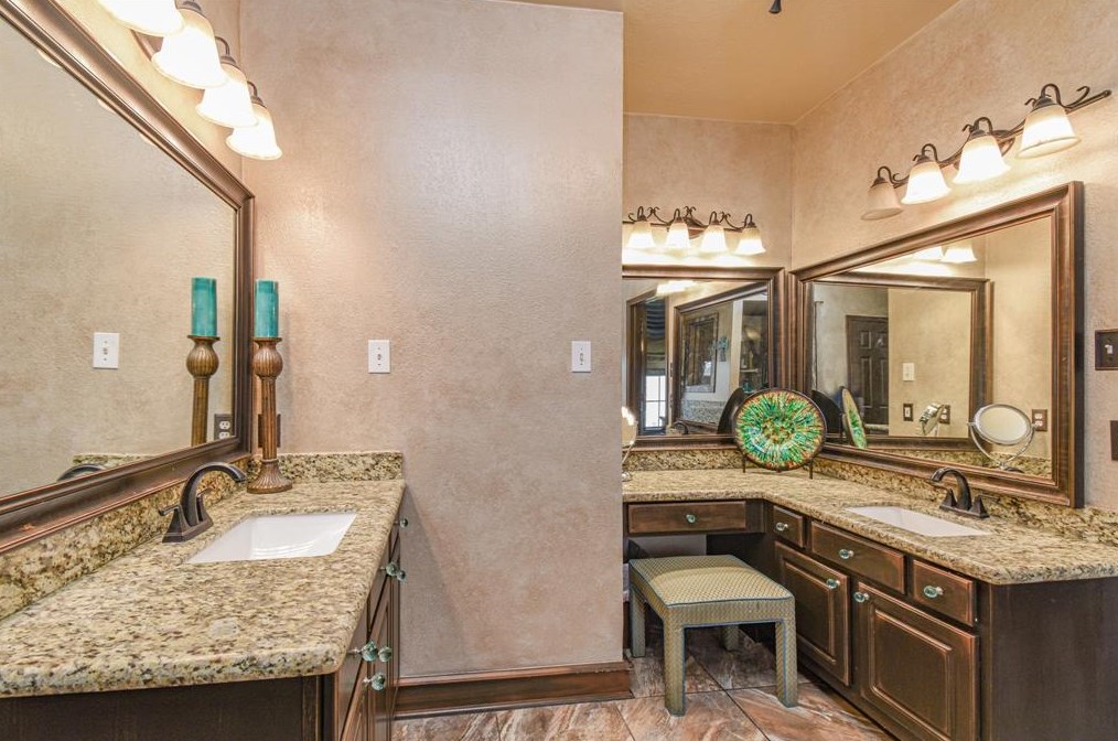 3102 Mossy Elm Ct, Houston TX 77059-3227 exterior