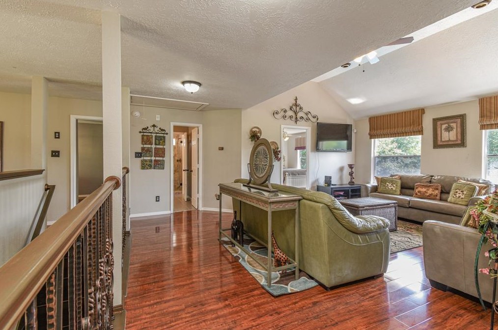 3102 Mossy Elm Ct, Houston TX 77059-3227 exterior