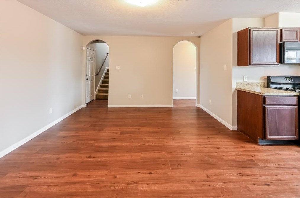 811 Sun Prairie Dr, Houston, TX 77090