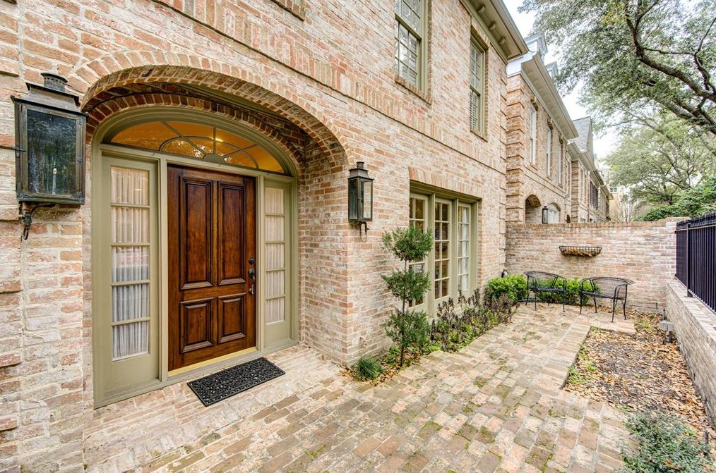 2310 Briarglen Dr, Houston TX  77027-3716 exterior