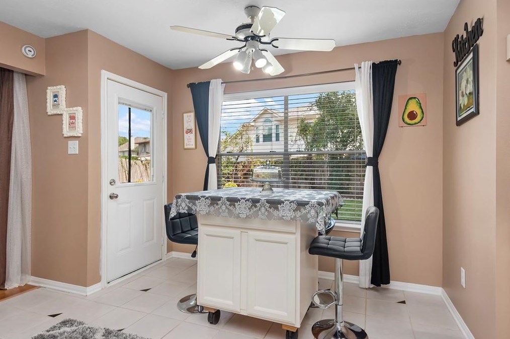 11430 Amber Vly Ct, Houston TX  77066-3955 exterior