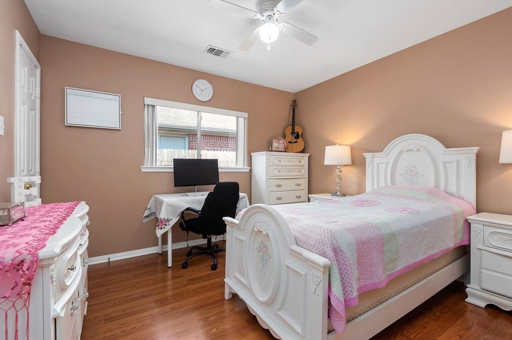 11430 Amber Vly Ct, Houston TX  77066-3955 exterior