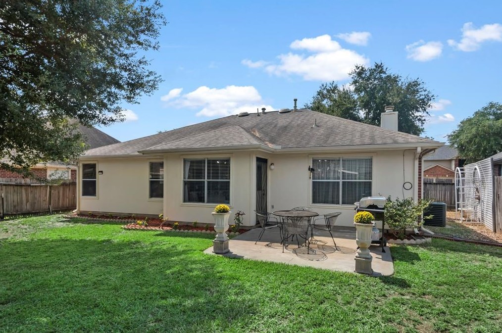 11430 Amber Vly Ct, Houston TX  77066-3955 exterior