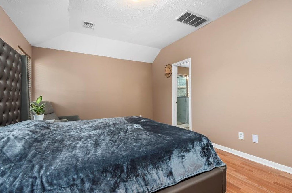 11430 Amber Vly Ct, Houston TX  77066-3955 exterior