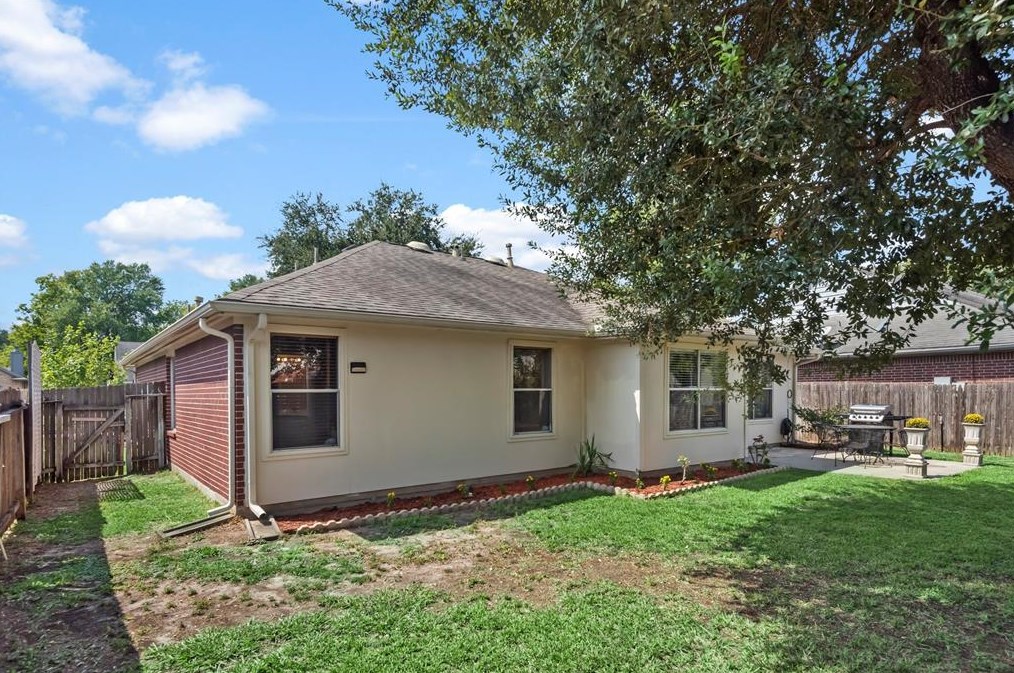 11430 Amber Vly Ct, Houston TX  77066-3955 exterior