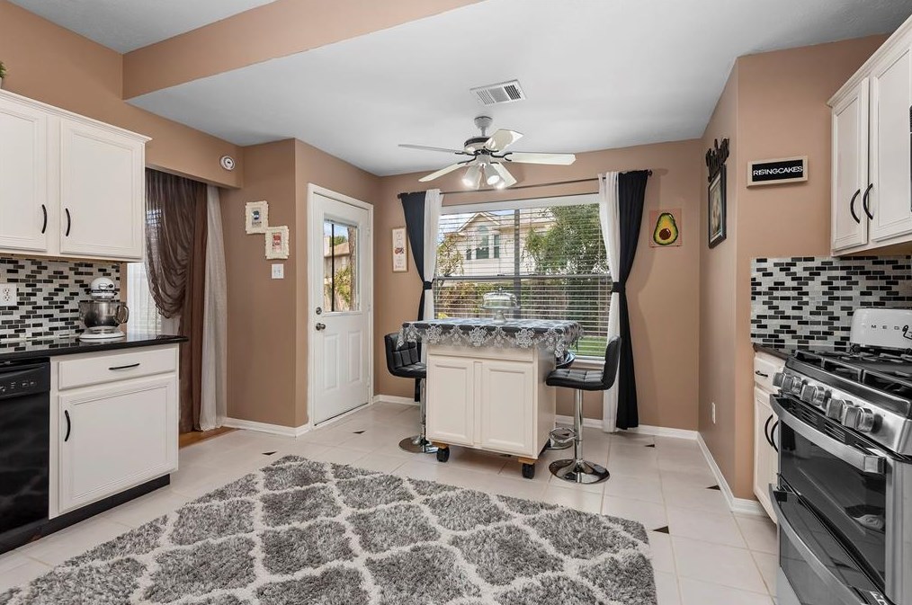 11430 Amber Vly Ct, Houston TX  77066-3955 exterior