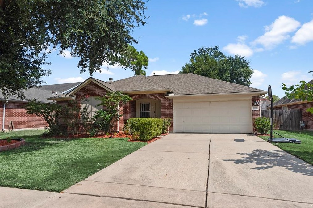 11430 Amber Valley Ct, Houston TX  77066-3956 exterior