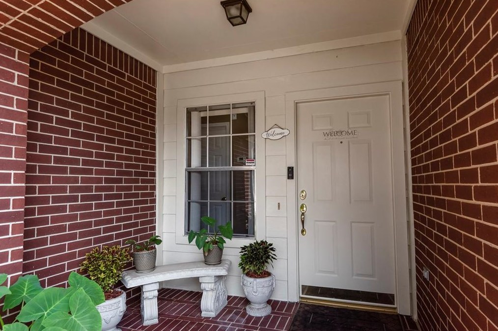 11430 Amber Vly Ct, Houston TX  77066-3955 exterior