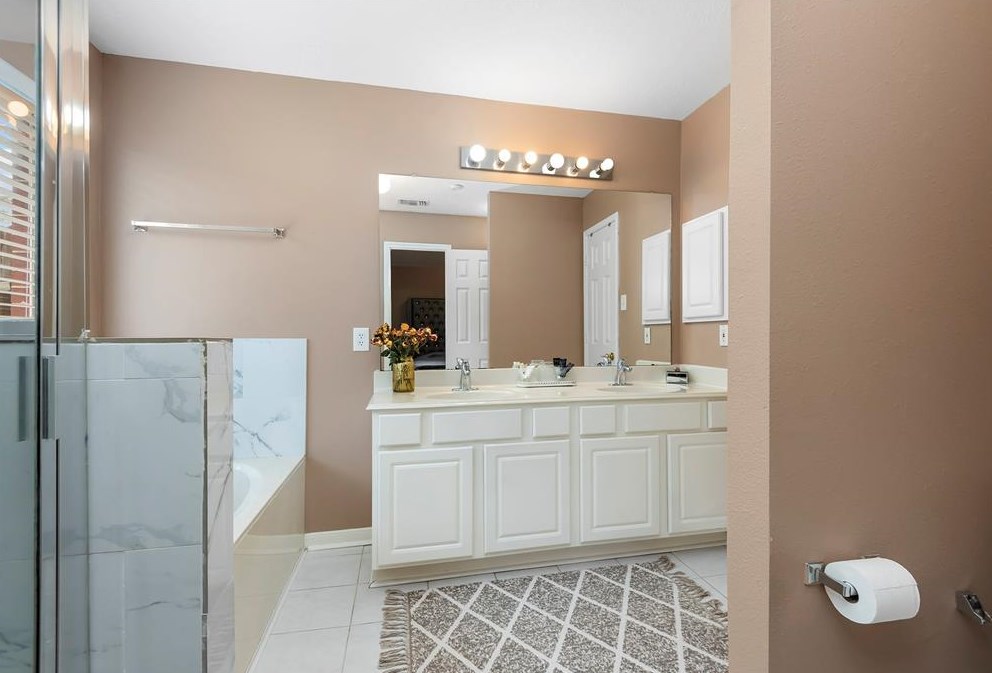 11430 Amber Vly Ct, Houston TX  77066-3955 exterior