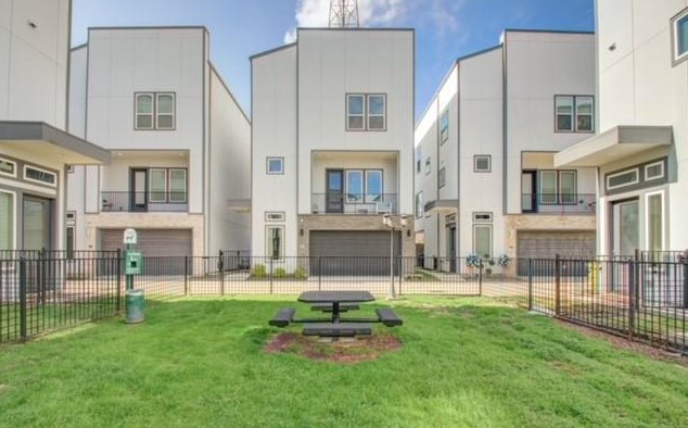 8411 Hempstead #g, Houston, TX 77008