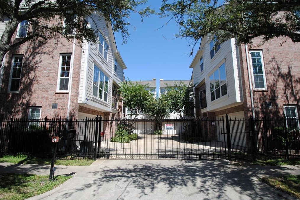 1913 Calumet St, Houston TX  77004-7267 exterior