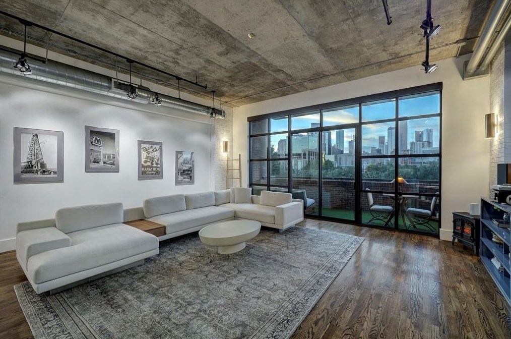 505 Bastrop St Apt 305, Houston, TX 77003