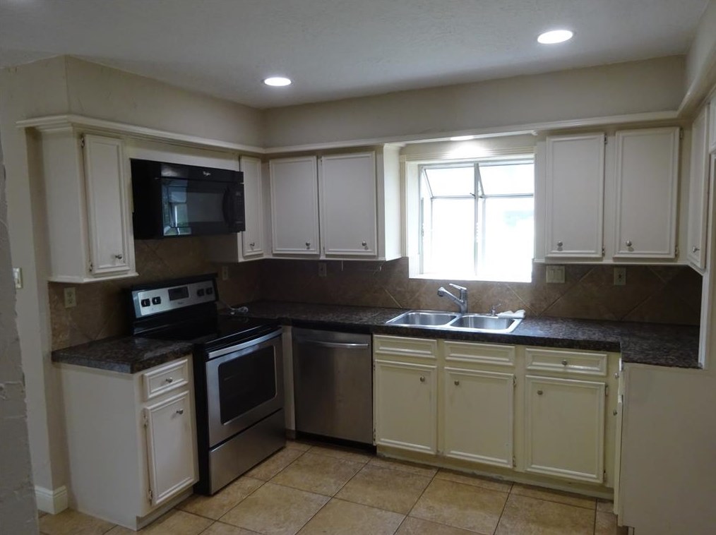 9415 Taidswood Dr, Spring TX  77379-6572 exterior