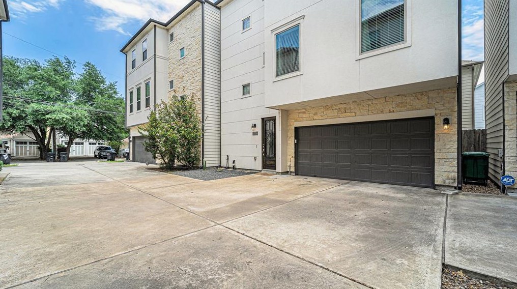 5311 Kiam St, Houston, TX 77007-1217