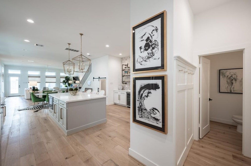 921 W 21st St, Houston, TX 77008