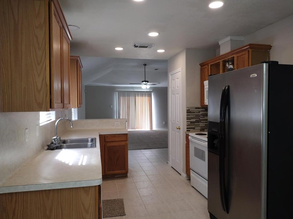 16882 Blue Jay St, Conroe, TX 77385