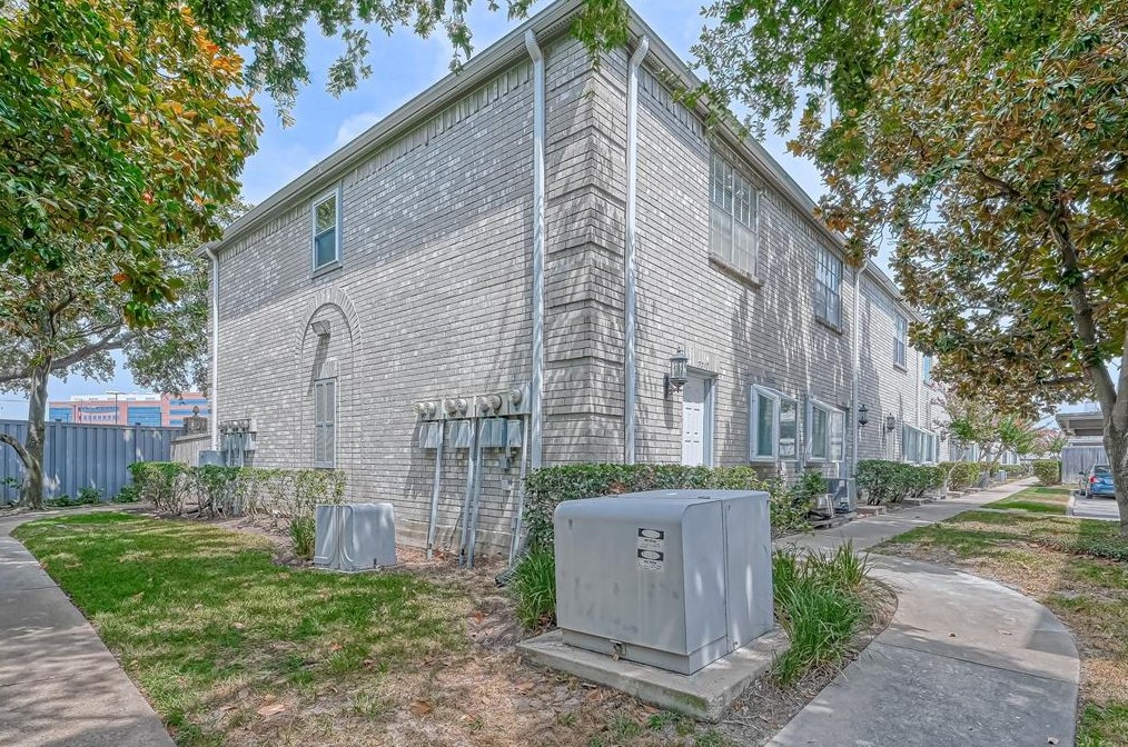 7717 Cambridge St, Houston, TX 77054