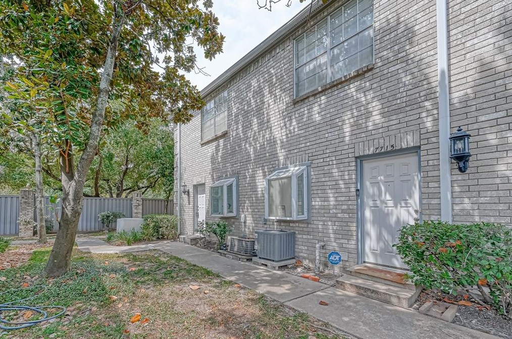 7717 Cambridge St, Houston TX  77054-2039 exterior