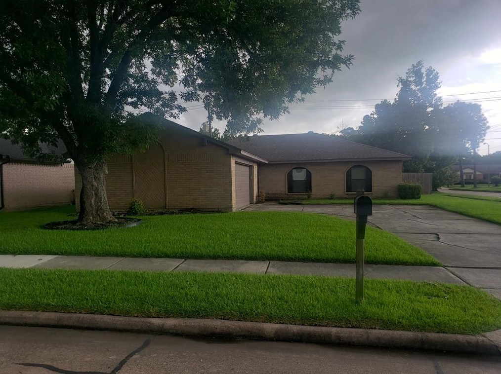 9751 Clairmont Dr, Morgans Point, TX 77571